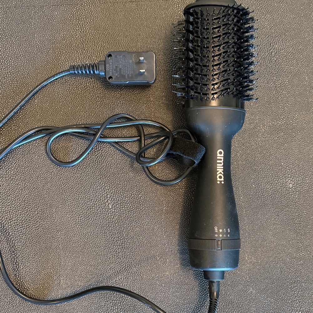 Amika Hair blow Black Styling Brush
